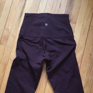 High waist lululemon Wunder under leggings in plum